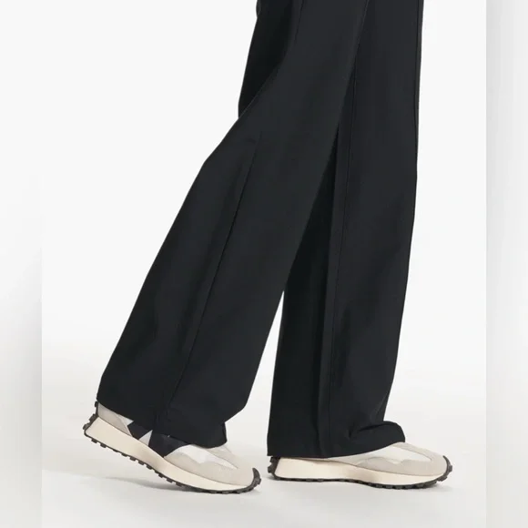 Vuori Womens Meta Wideleg Pant - Black - Picture 4 of 6